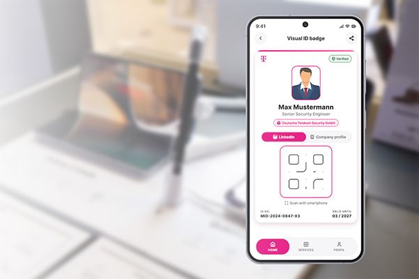 Bildschirm eines Mobiltelefons mit Verifikations-App und Visual ID badge