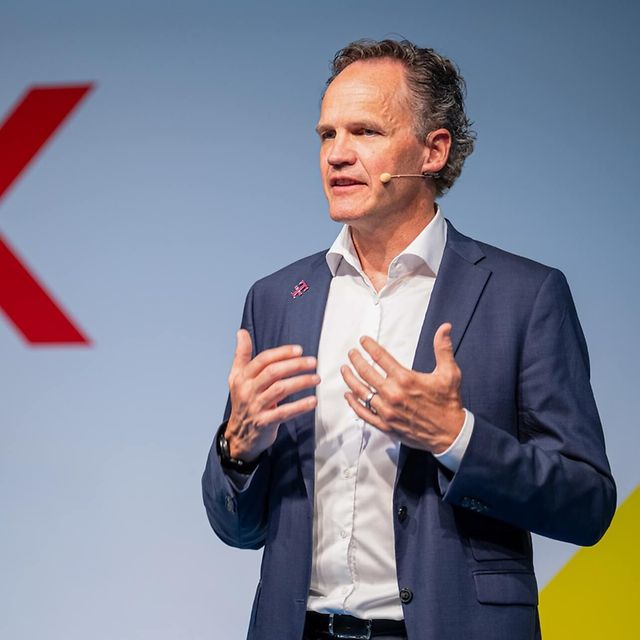 Lars-Neumann hält einen Vortrag über T Cloud